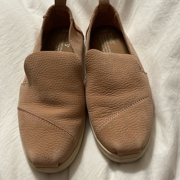 TOMS Leather Shoes.  Size 5W - Picture 1 of 5